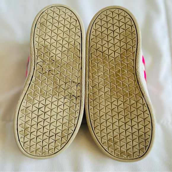 Size 7K Adidas Shoes - Picture 2 of 9